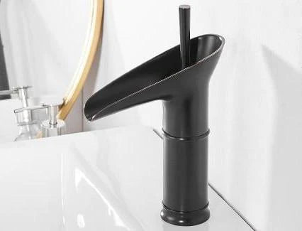 Koupelnový kohoutek Cascade – Antický a elegantní styl