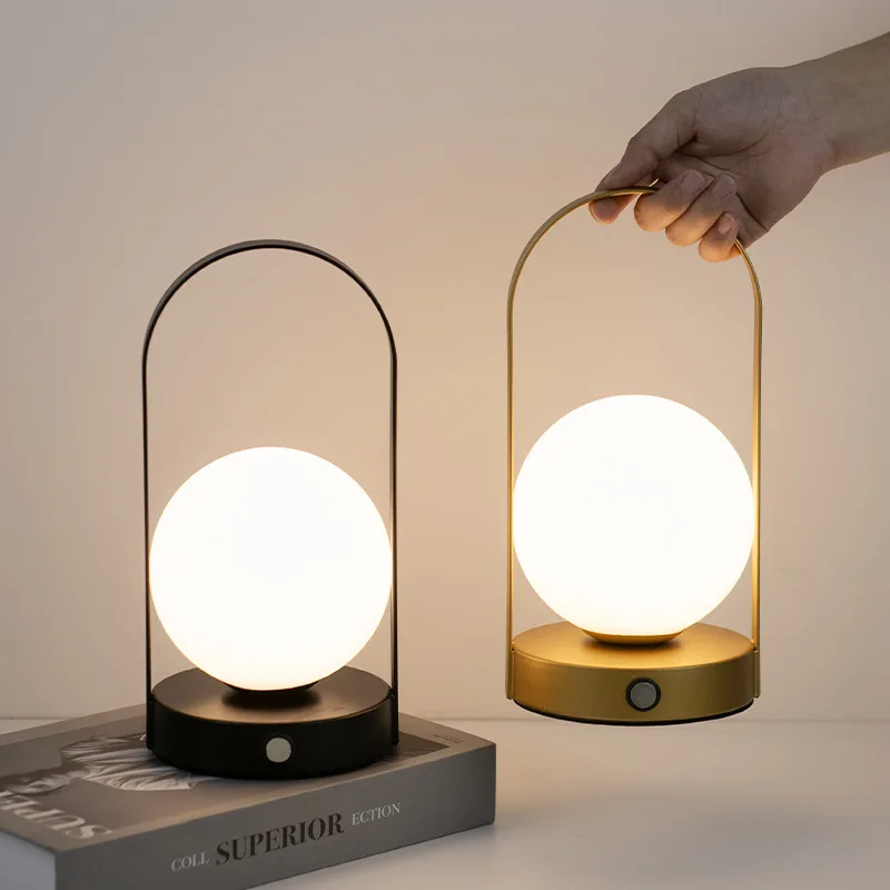 Bordslampa utan sladd — Justerbar ljusstyrka