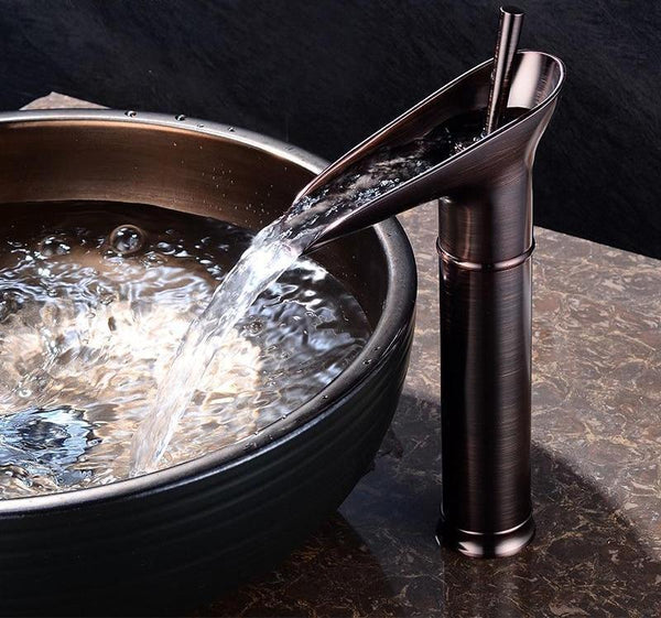 Koupelnový kohoutek Cascade – Antický a elegantní styl