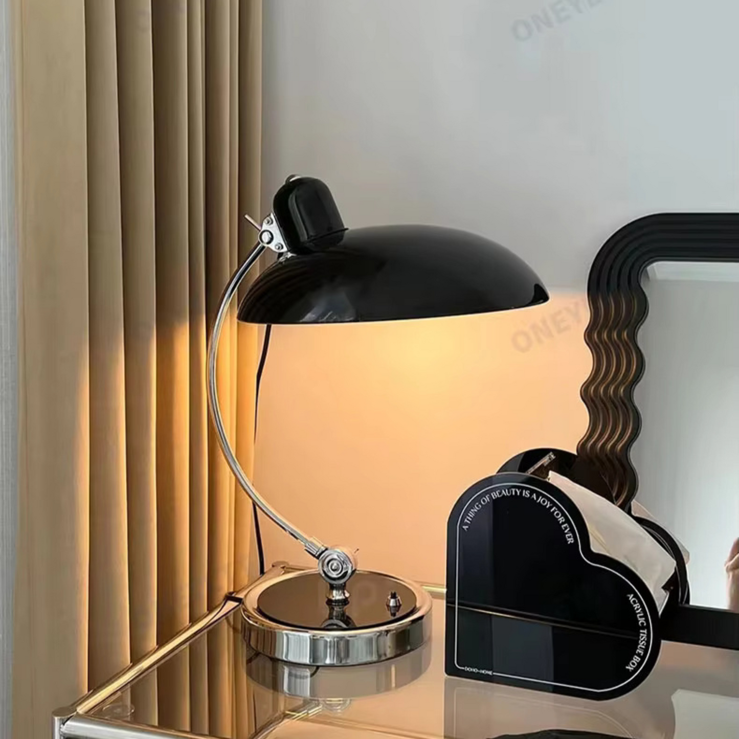 Moderne Skrivebordslampe – Elegant Stil Og Solid Struktur