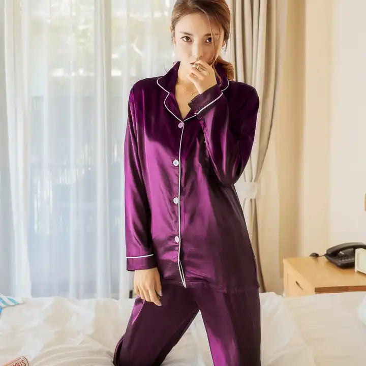 Sandra | Glänzender Pyjama – Nächtliche Eleganz und zarte Berührung