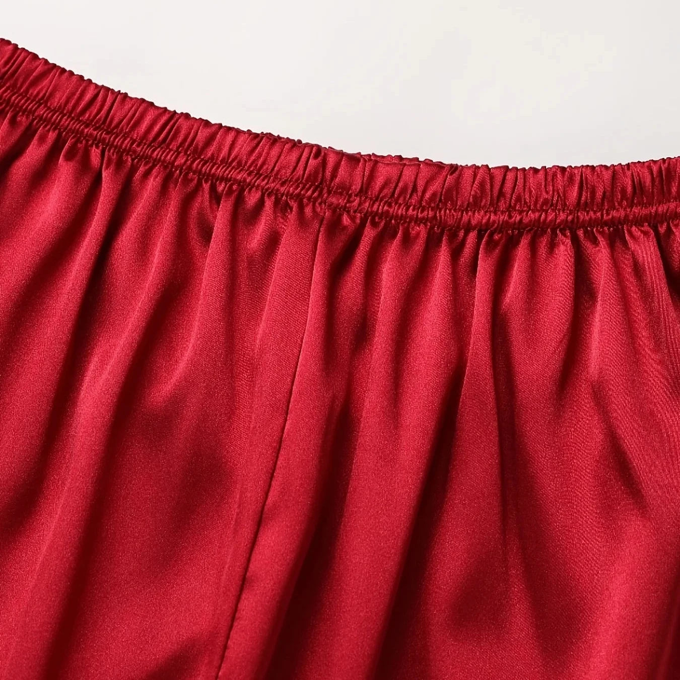 Sandra | Glänzender Pyjama – Nächtliche Eleganz und zarte Berührung