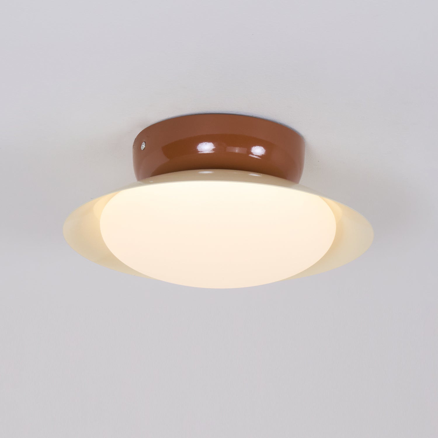 مصباح السقف الدائري LED - توهج طبيعي وأناقة متحفظة