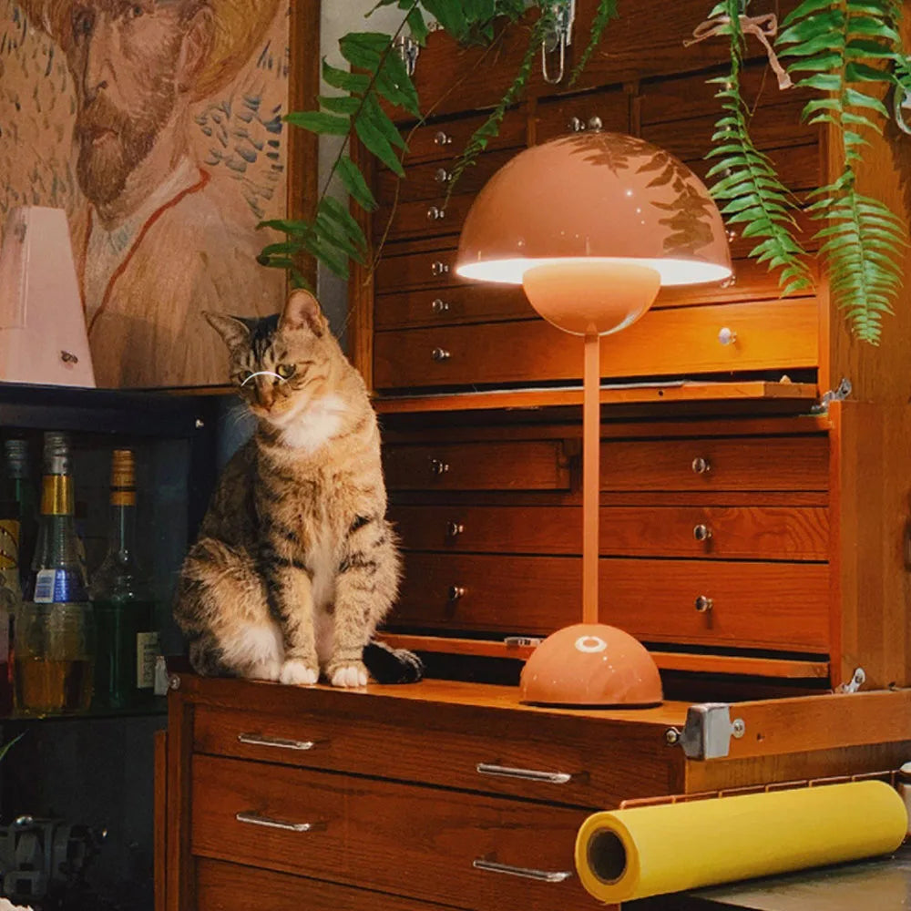 Kannettava Pöytälamppu – Moderni Muotoilu Ja Liikkuva Valaistus