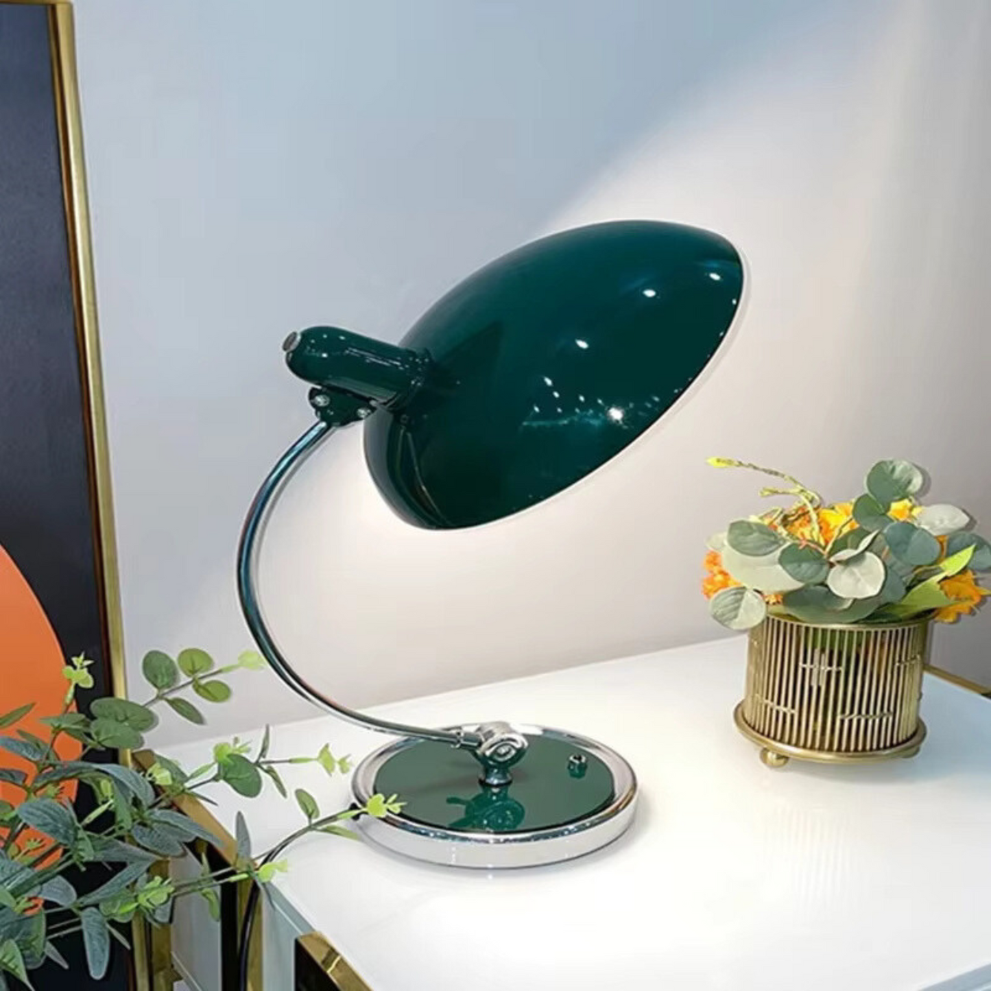 Moderne Skrivebordslampe – Elegant Stil Og Solid Struktur