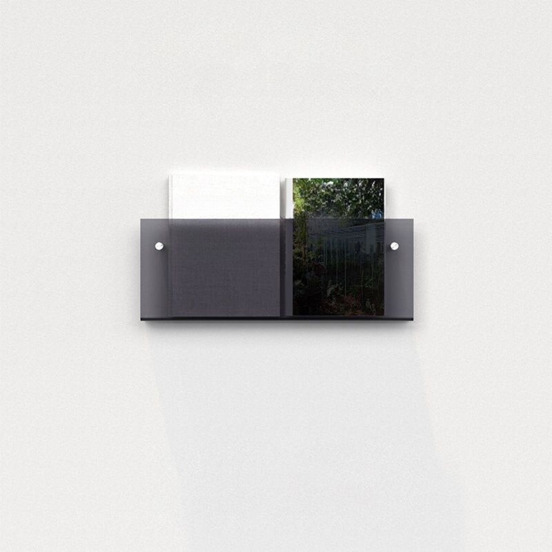 Vegghylle med magasinholder i klart design – Chic og moderne design 