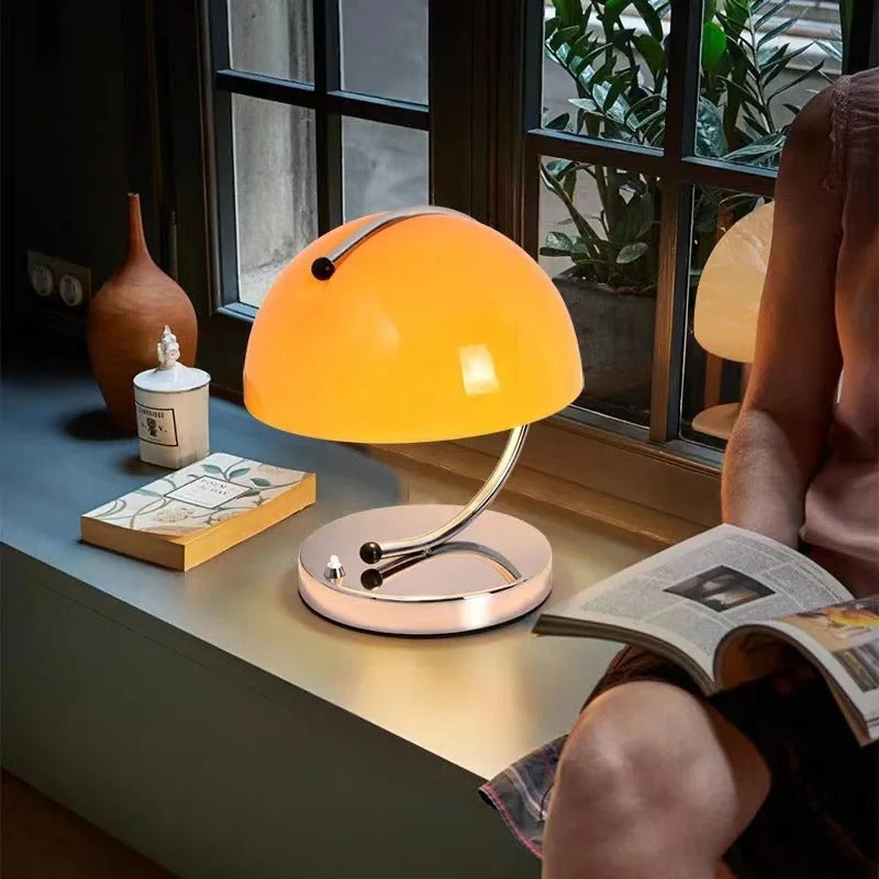 Lámpara de Mesa de Estilo Escandinavo en Vidrio – Elegancia y Modernidad 