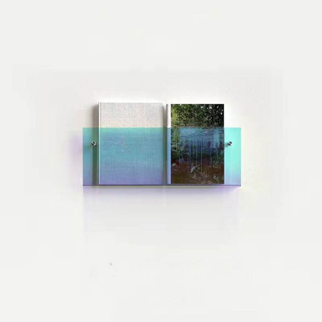 Vegghylle med magasinholder i klart design – Chic og moderne design 