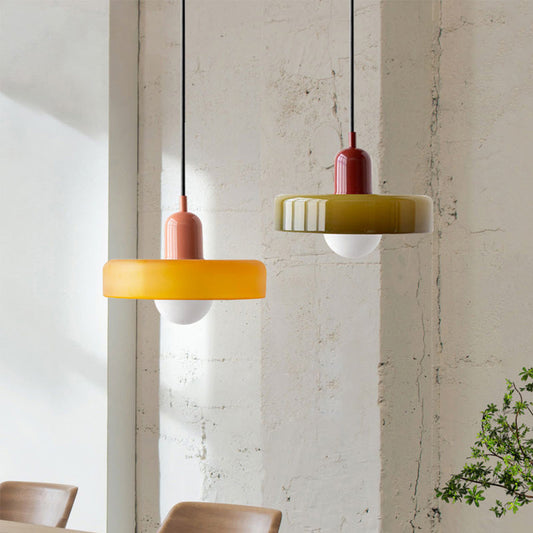 Lámpara Decorativa Suspendida – Colores Vibrantes y Espíritu Bohemio 