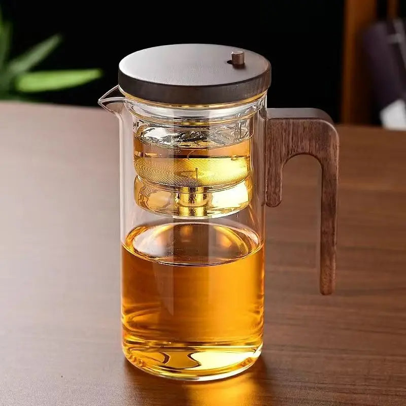 Teekanne aus Glas mit Sieb — Eleganz und Einfachheit im Alltag 