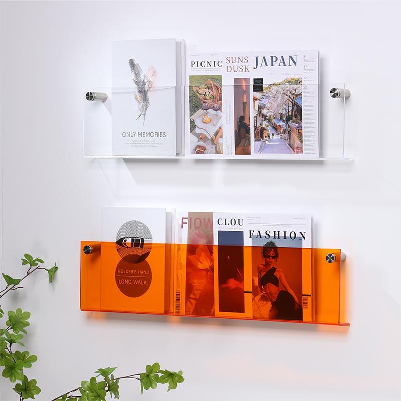 Vegghylle med magasinholder i klart design – Chic og moderne design 