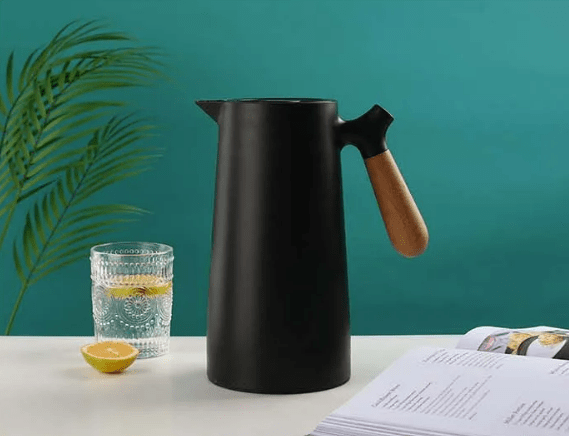 Carafă izotermă cu mânere – Conservare pe termen lung și design elegant 