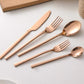 Set de tacâmuri complet – piese elegante pentru o masă rafinată 