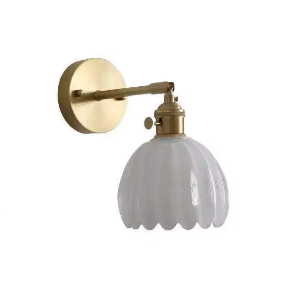 Dekorativ Vegglampe – Blomst i Knopp og Romantisk Stemning 