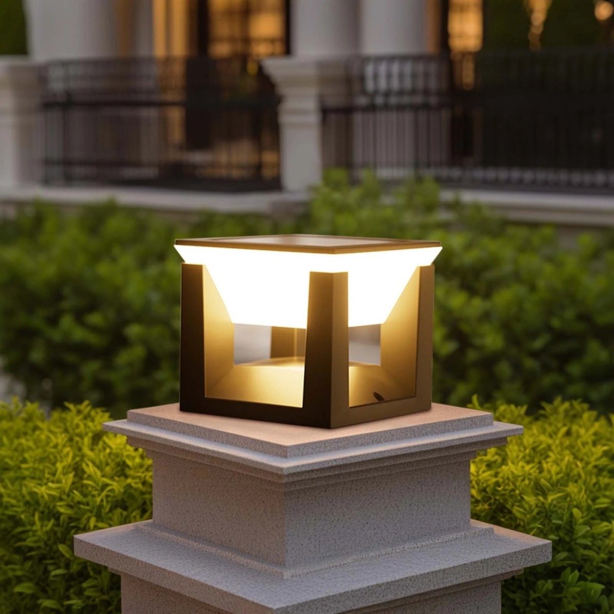 Zewnętrzna lampa solarna - kwadratowy kształt i nowoczesne wykończenie