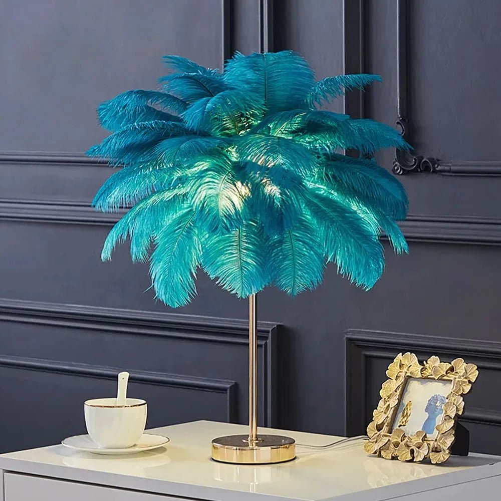 Tischlampe mit goldenen Federn im Art Deco-Stil – Luxuriöse und originelle Dekoration 