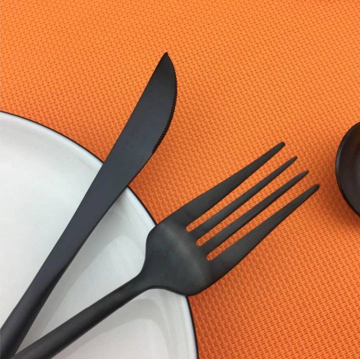 Set De Tacâmuri De Lux – Pentru O Masă Elegantă Și Distinsă 