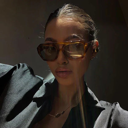 Thérèse | Damen Sonnenbrillen – Kühn und Trendy 
