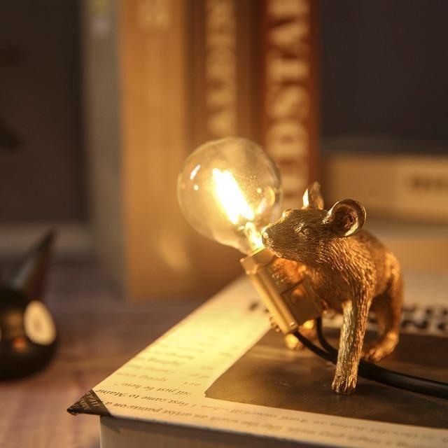 Lampa de birou Șoarece – Decorațiune originală și iluminat la modă 