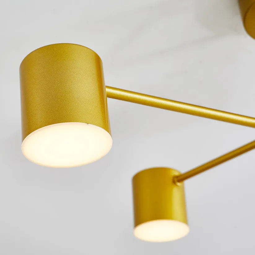תקרת מודרנית עם 6 ראשי LED מתכוונים – תאורה רב-תכליתית ועיצוב שיקי 