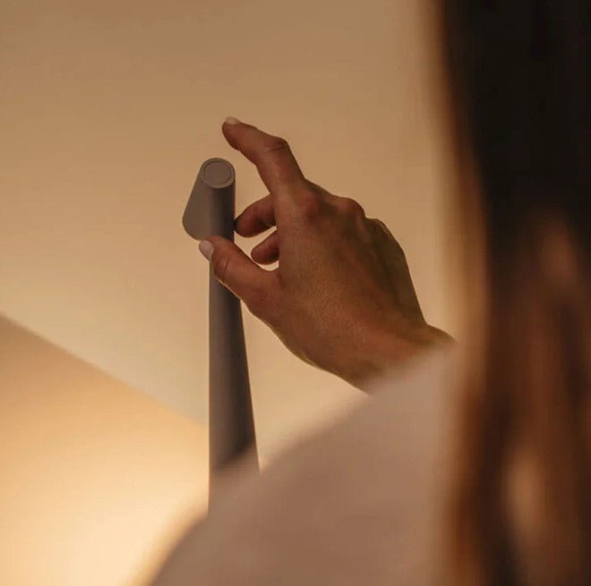 Trådløs LED Bordlampe – Minimalistisk og Elegant Design 