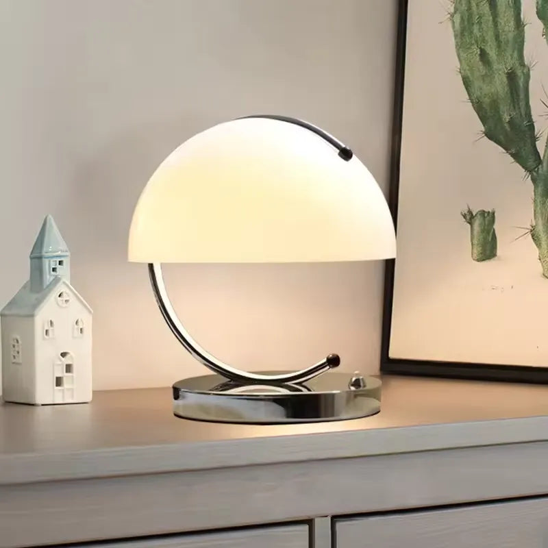 Lámpara de Mesa de Estilo Escandinavo en Vidrio – Elegancia y Modernidad 