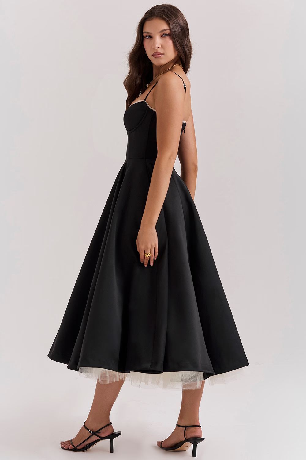 Lory | Midi-Kleid mit Trägern – Glamouröser Klassiker und Leichtigkeit 
